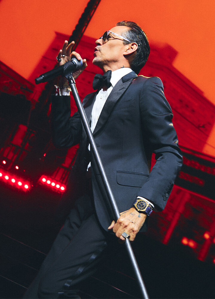 Image of Marc Anthony singing