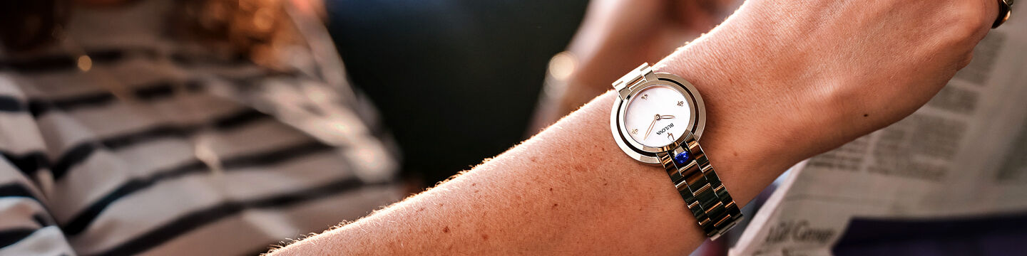 Women's bracelet watches featuring Mini Rubaiyat 96L338