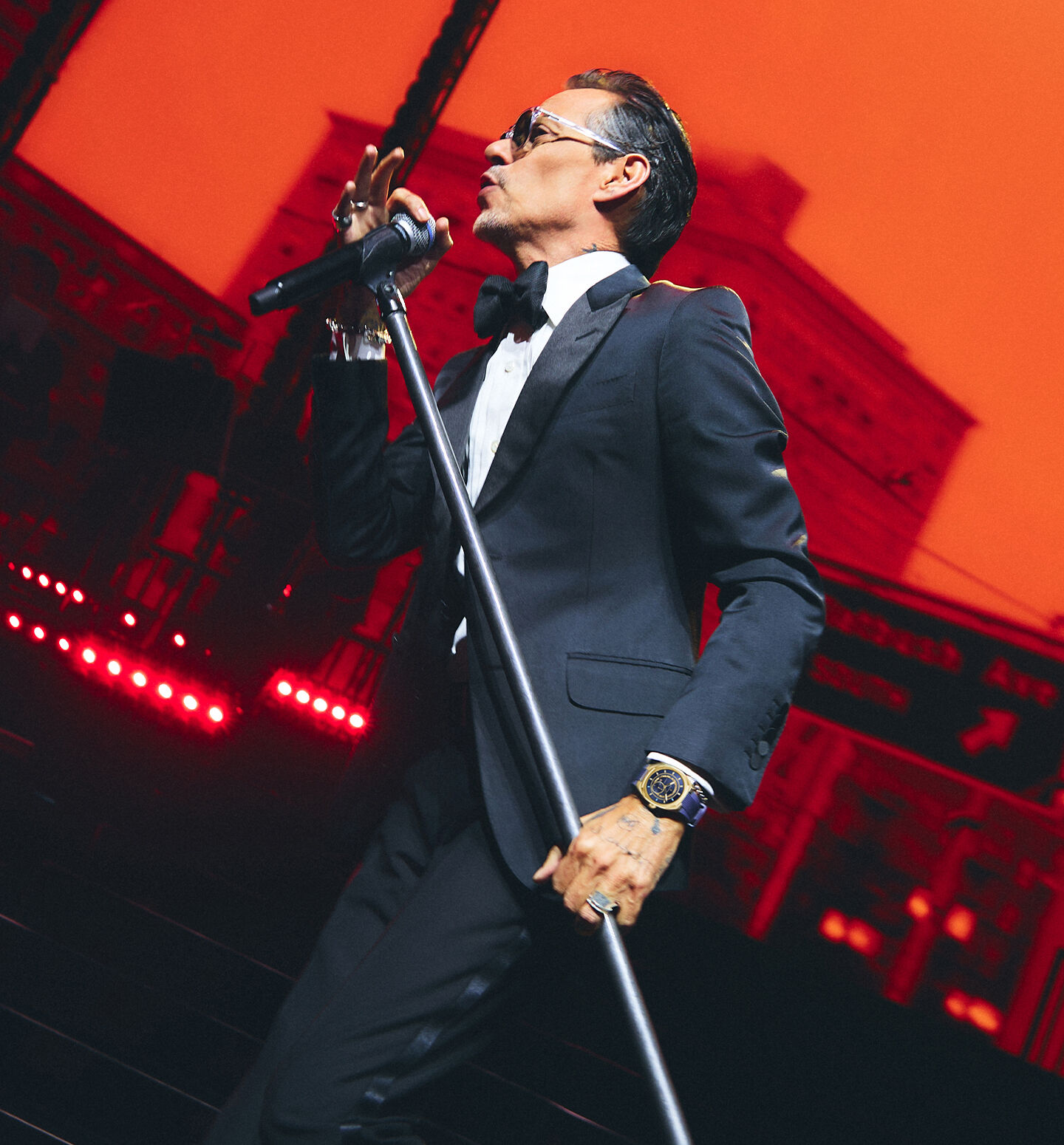 Image of Marc Anthony singing