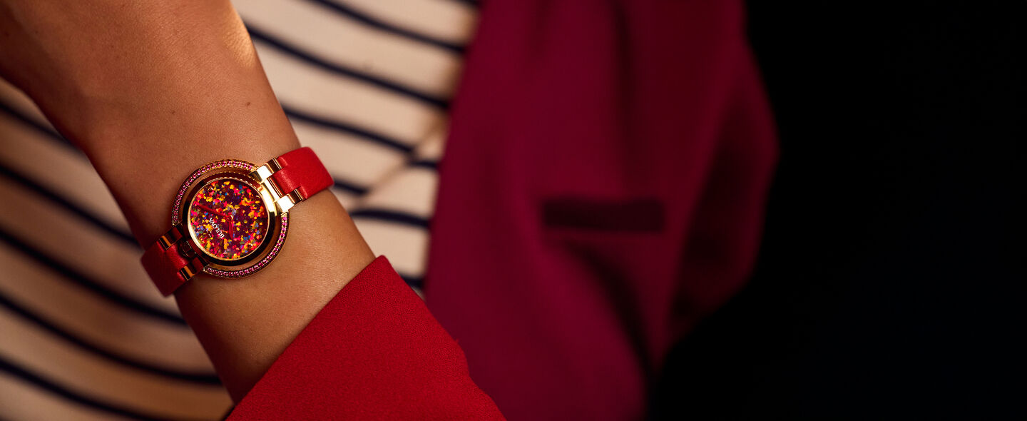 Mettant en vedet la montre Sutton, modèle 96A330 et 96A329