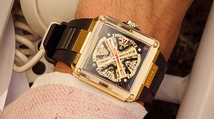 Montres à cadran ouvert