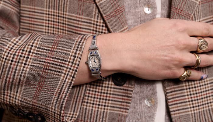 Mettant en vedet la montre Miss America , mod&egrave;le 96L340