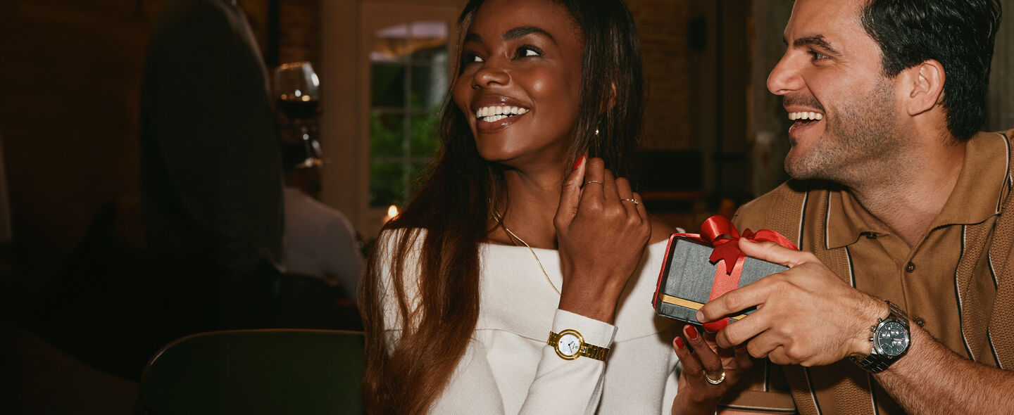 Mettant en vedet la montre Rubaiyat et Prestige , mod&egrave;le 97L181, 96B459