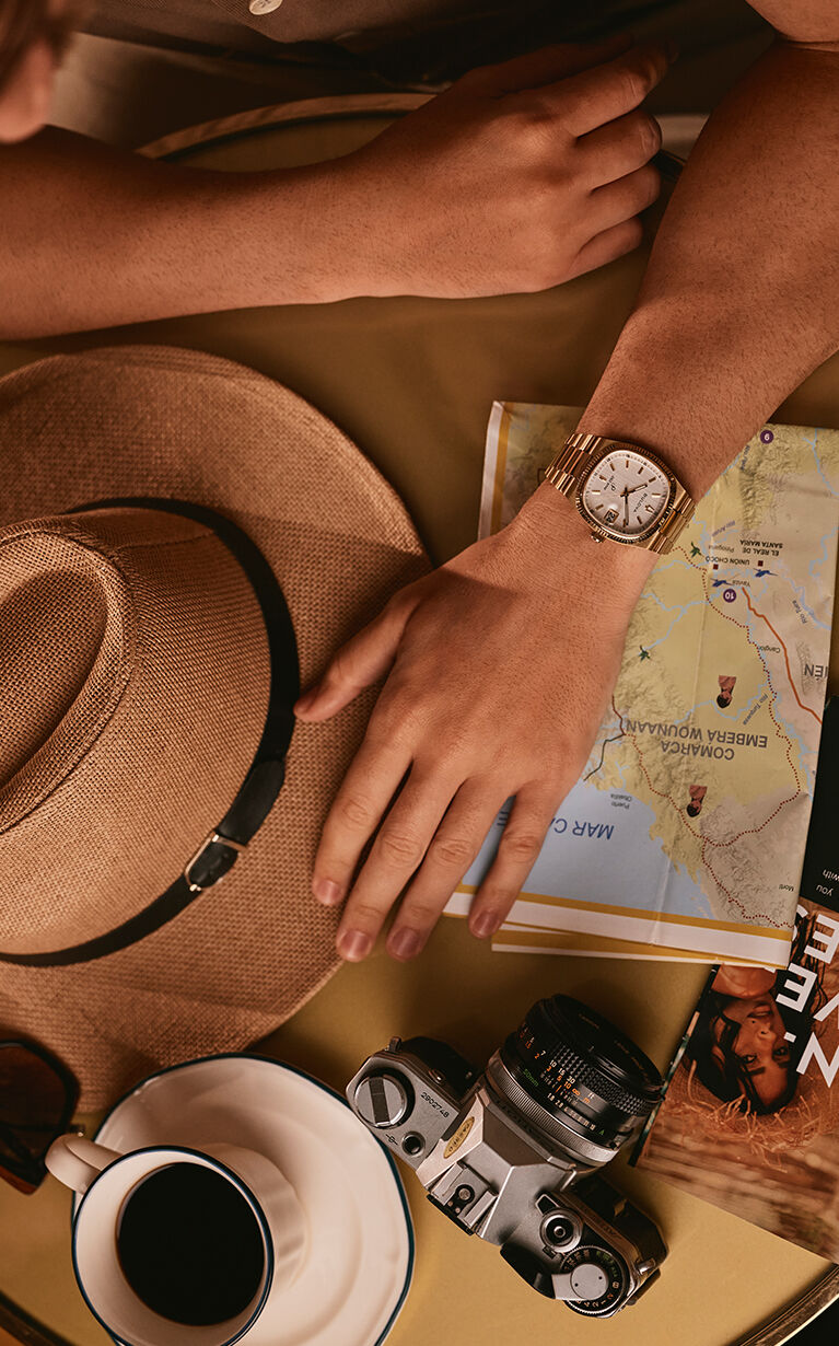 Mettant en vedet la montre Super Seville , mod&egrave;le 97B223 