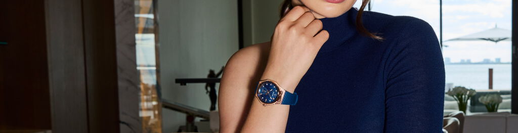 Mettant en vedet la montre Strap Marc Anthony CURV , mod&egrave;le 97P174