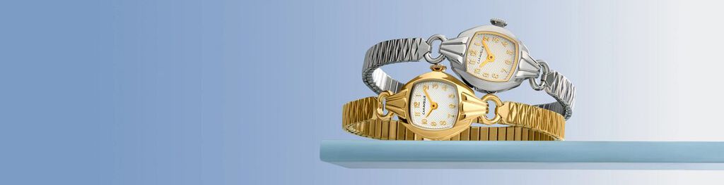 Femme portant la montre Caravell Classic , mod&egrave;le 43L225 et 44L267