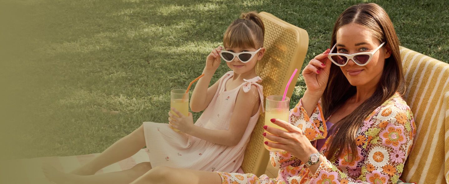 Femme portant la montre Rubaiyat , mod&egrave;le 96L338