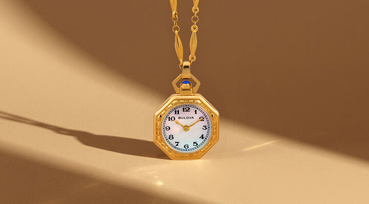 Mettant en vedet la montre Rubaiyat Pendant Collection 97L182